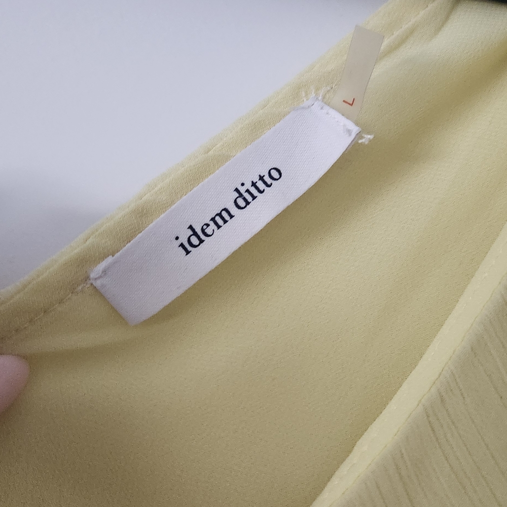 Chic Yellow Ruffle Blouse - Picture 2 of 12